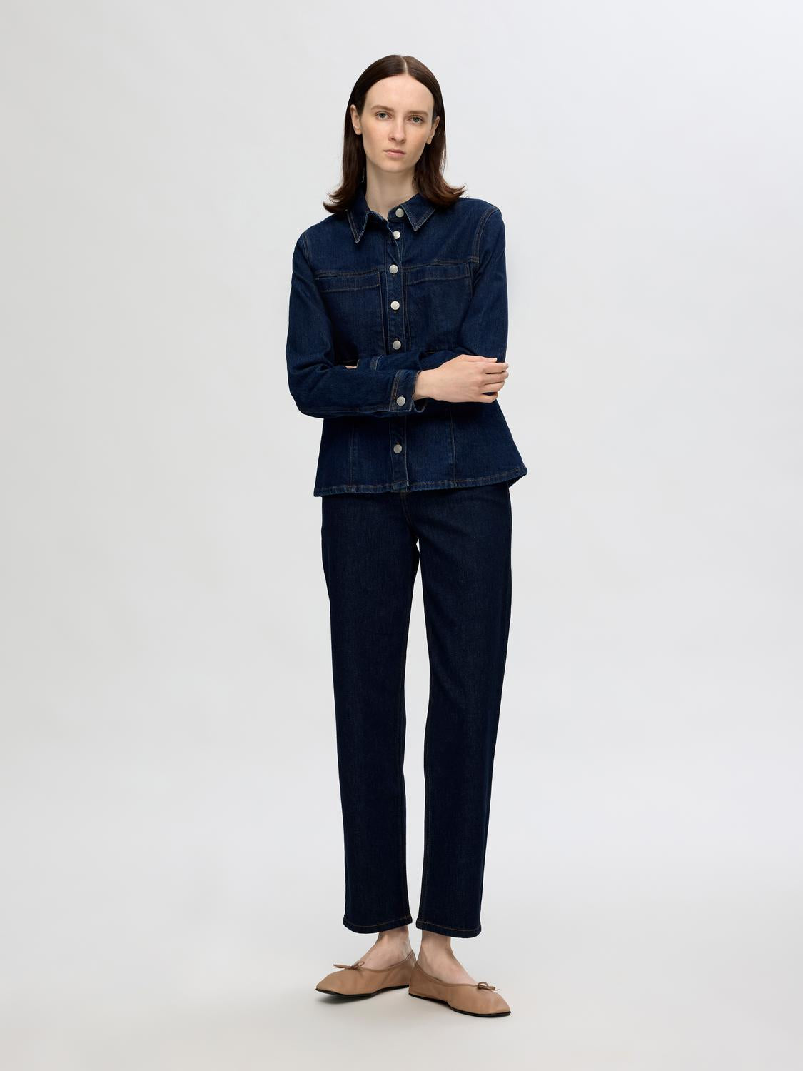 model_shot-front_full